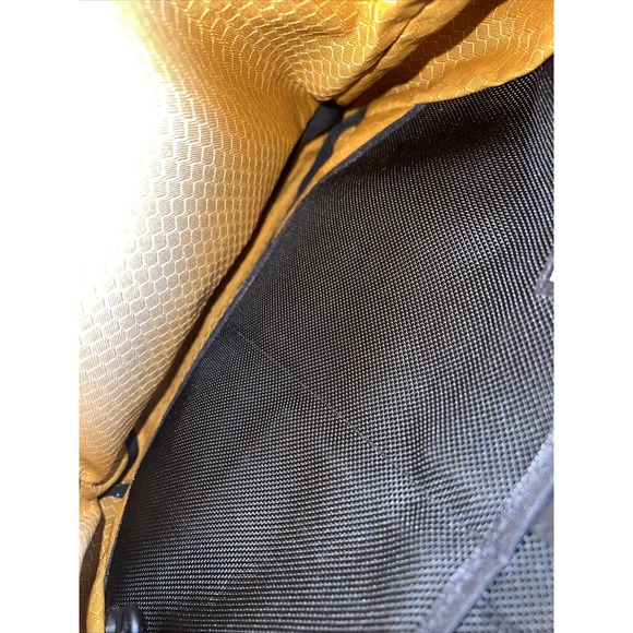 WaterField Designs SF Ballistic Essential Crossbody Medium - Picture 7 of 8